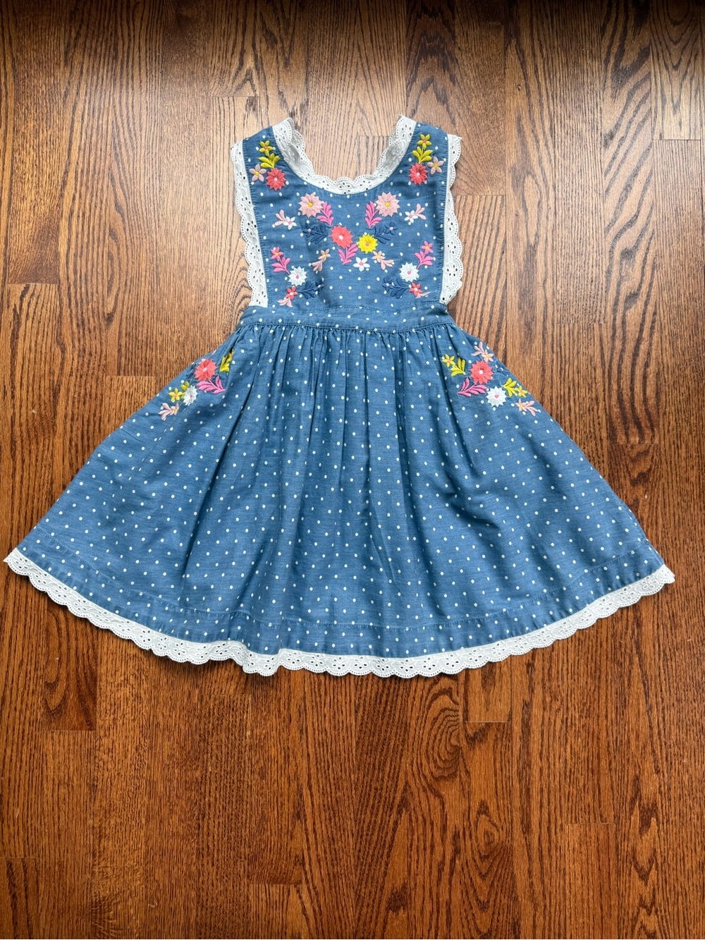 NEW Mini Boden Chambray Pinafore Dress with Embroidered Flowers 5-6 Years